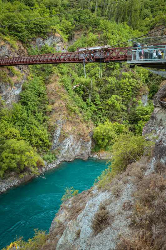people bunjee jumping across the bridge